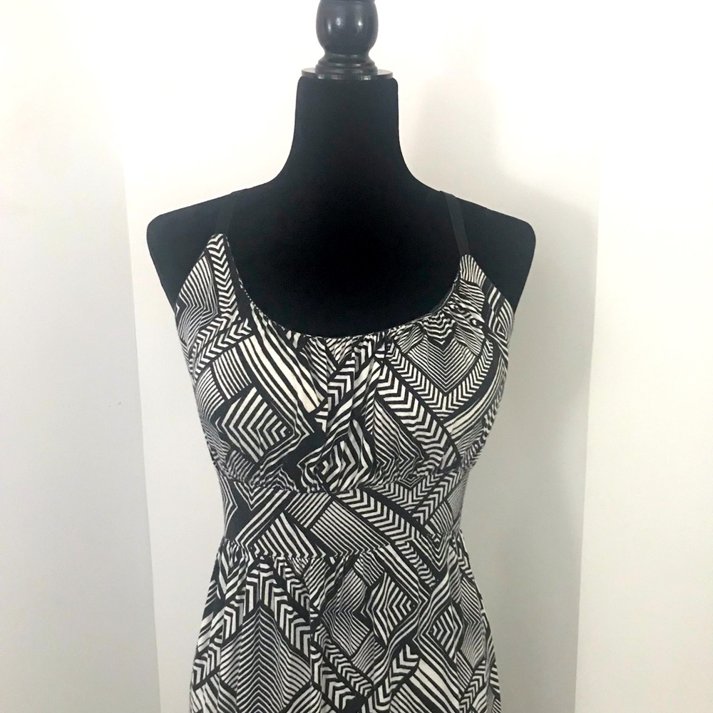 Black & White Geometric Print Maxi Dress. Size L